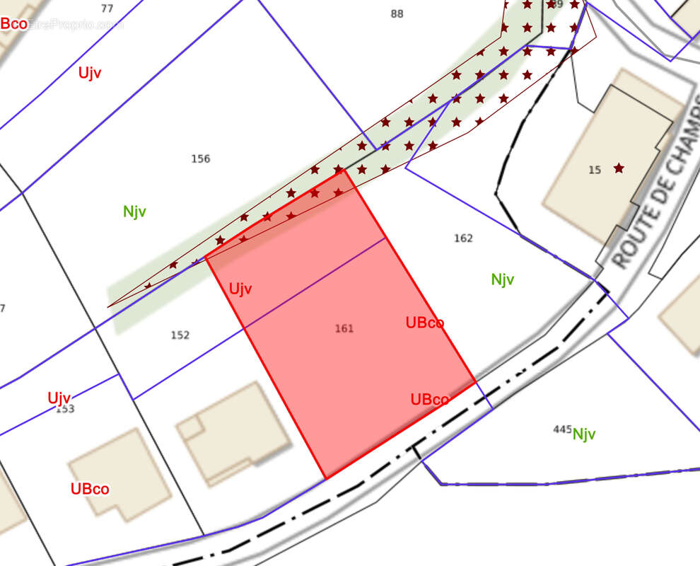 Terrain à GUYANS-VENNES