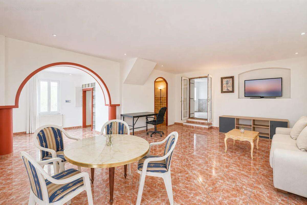 Maison de 183 m² avec dépendances - photo 13