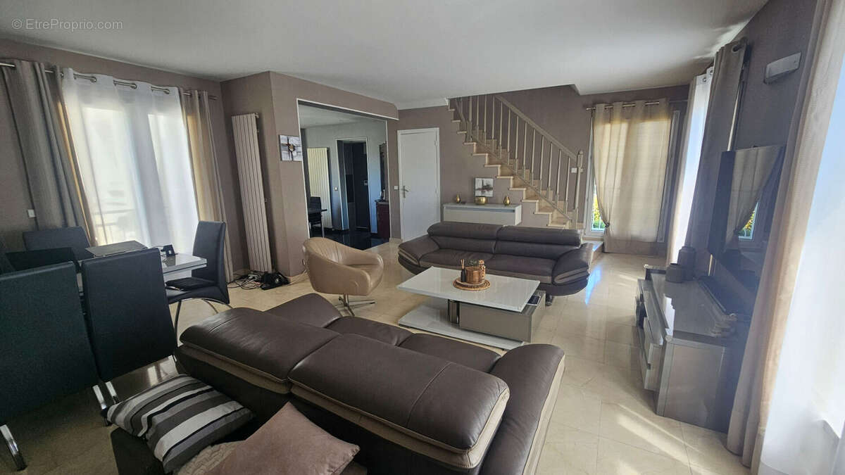 Maison à VILLEMOMBLE