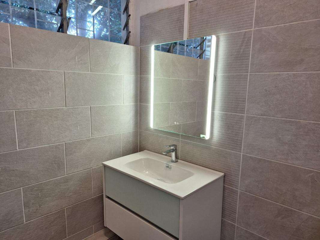 Appartement 55 m² à Saint-Denis  - photo 6