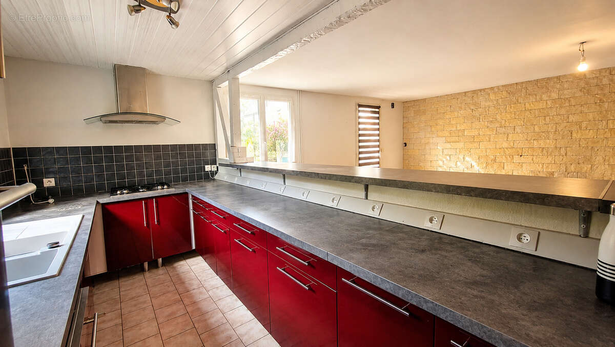 Maison 3 chambres au calme avec garage, dépendances et jardin clos - photo 3