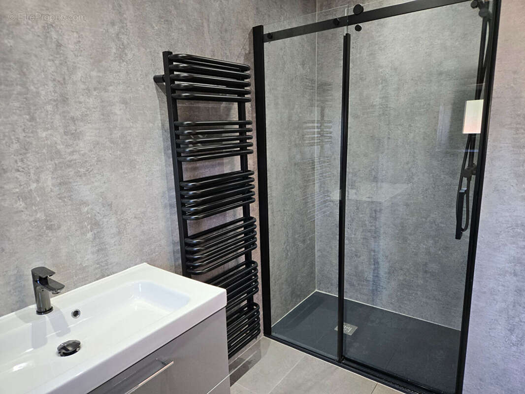 HAUTE-VIENNE - Charmante propriété en pierre rénovée, prête à être habitée - photo 9