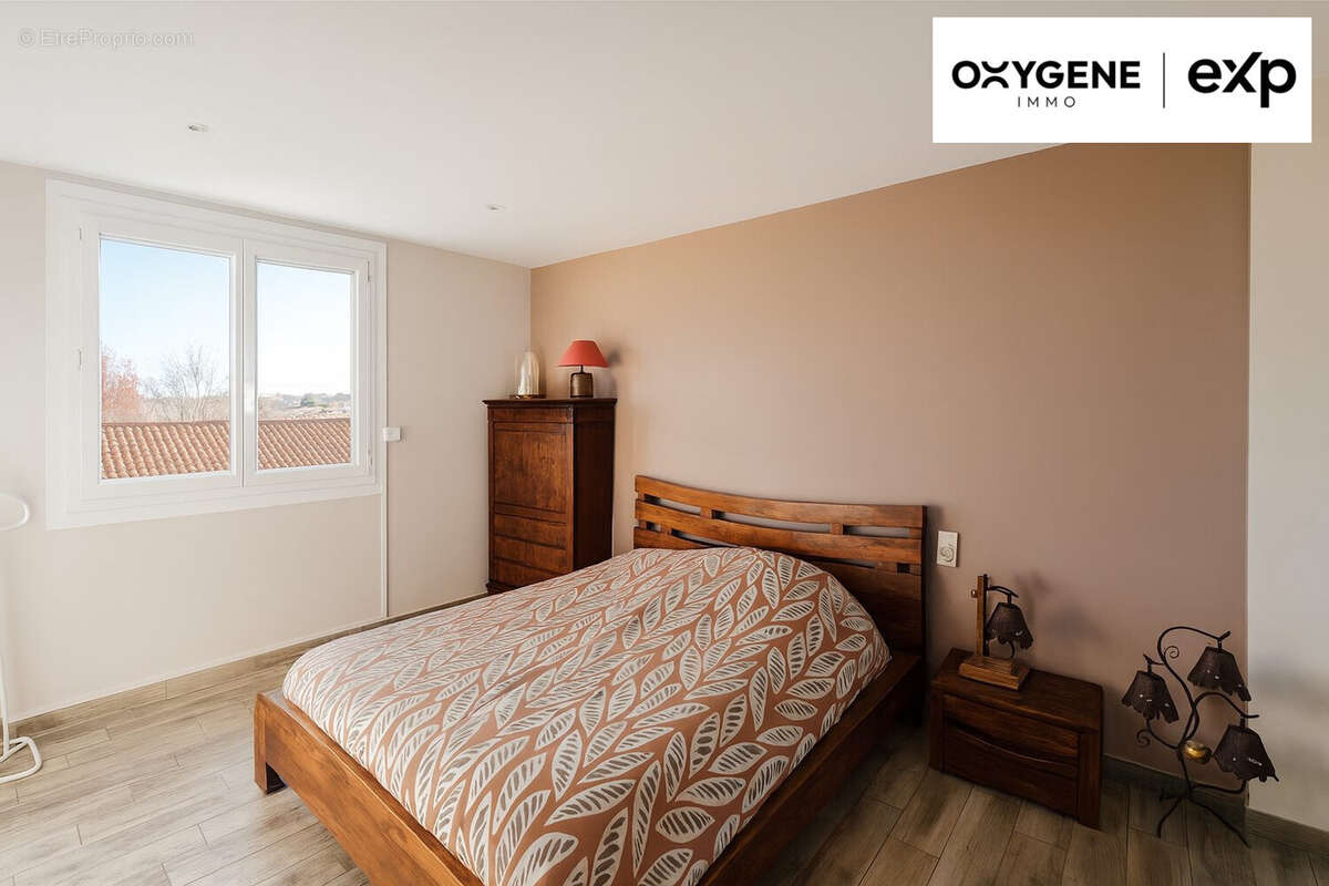 Chambre avec rangement - Appartement à PERPIGNAN