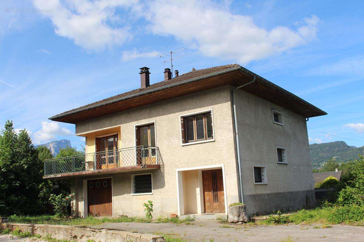 Maison à CHALLES-LES-EAUX
