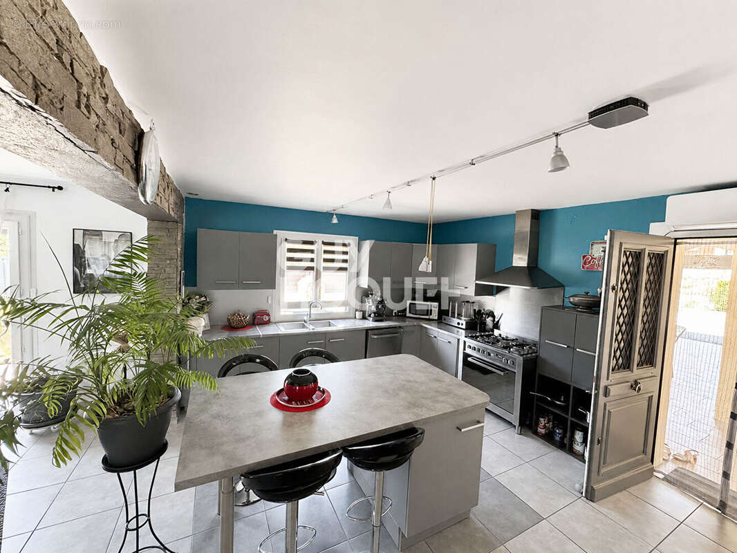 LUZINAY Maison individuelle  au coeur du village - photo 3