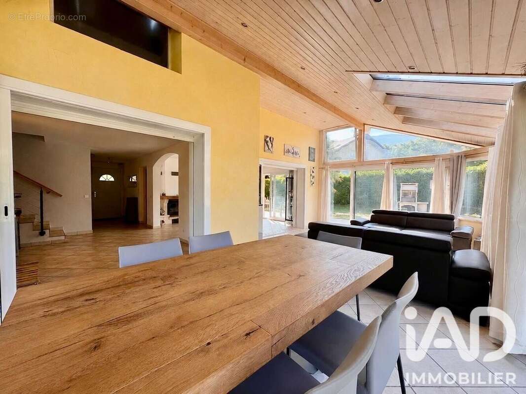 Maison 243 m² à Archamps  - photo 6