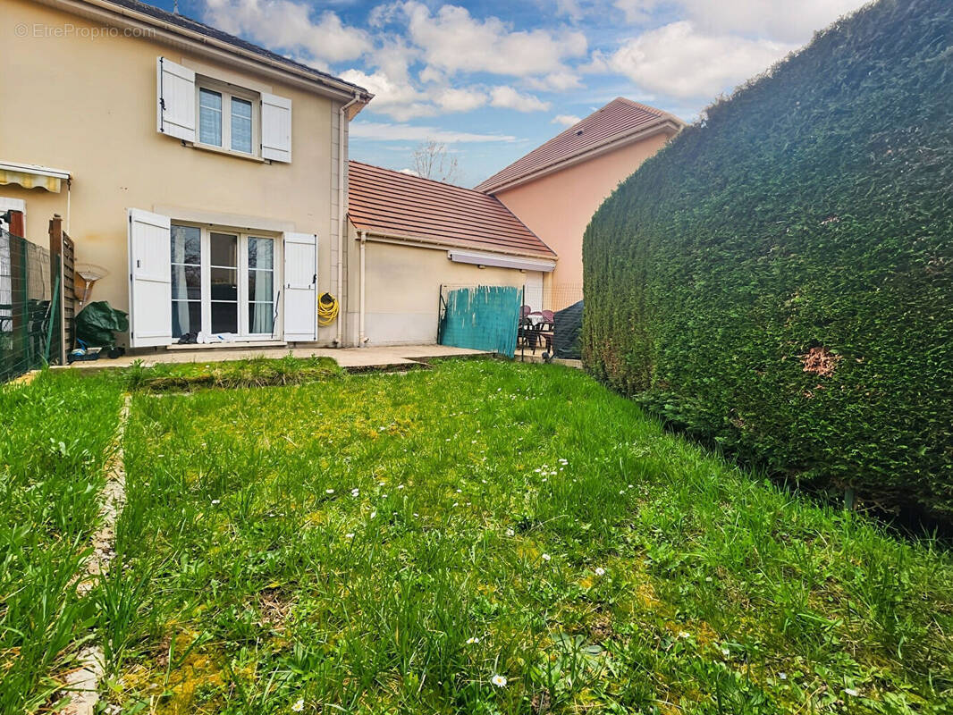 Appartement à MOISSY-CRAMAYEL