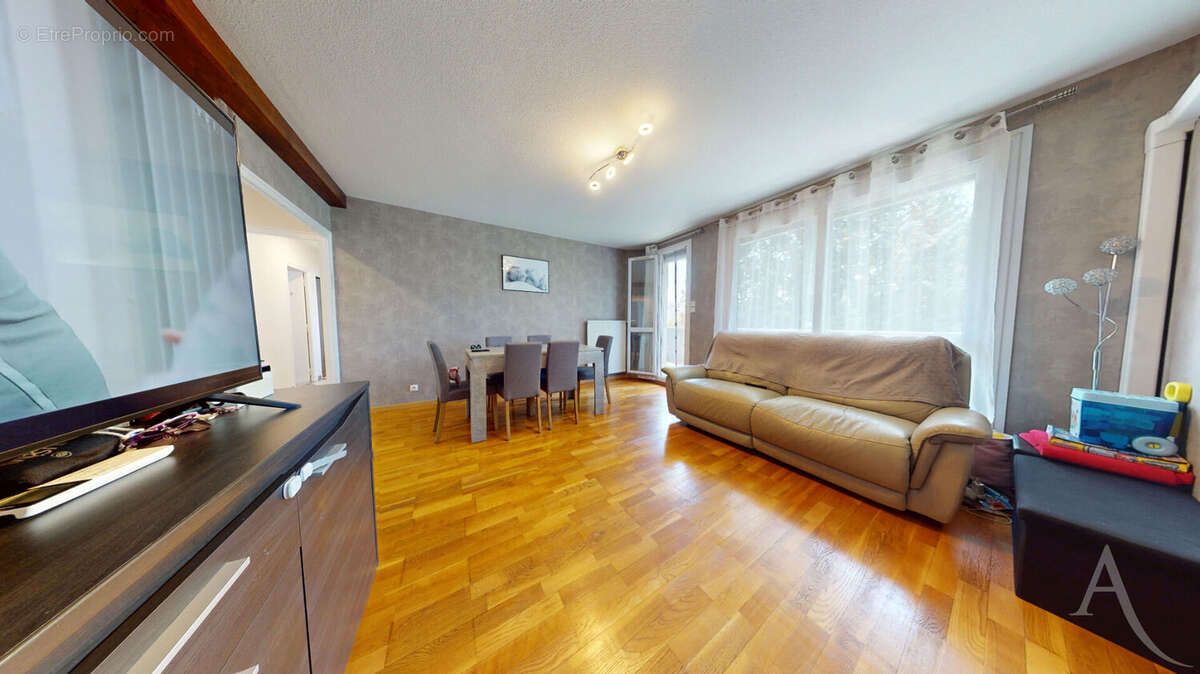 Appartement Saint Martin D Heres 4 pièce(s) 76.04 m2 - photo 3