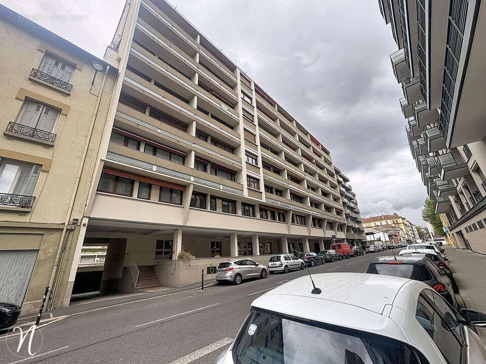 Appartement à SAINT-ETIENNE