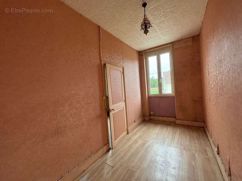 Maison à LA GUERCHE-SUR-L&#039;AUBOIS