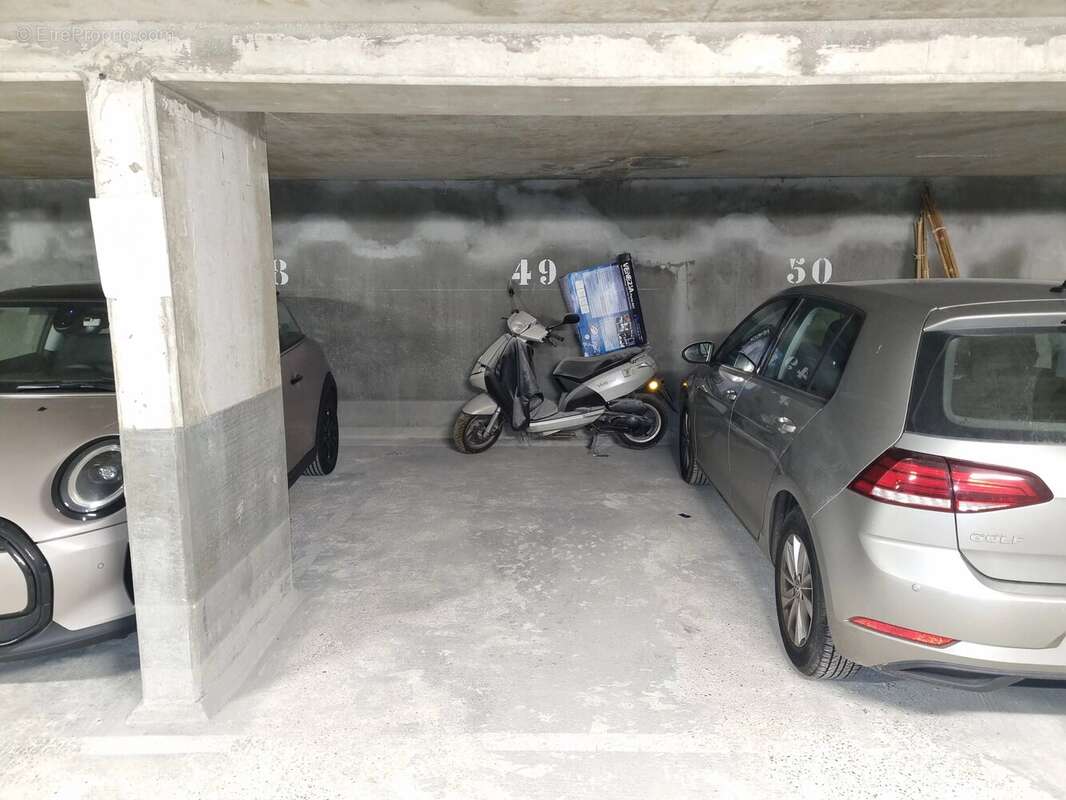 Parking à PARIS-15E