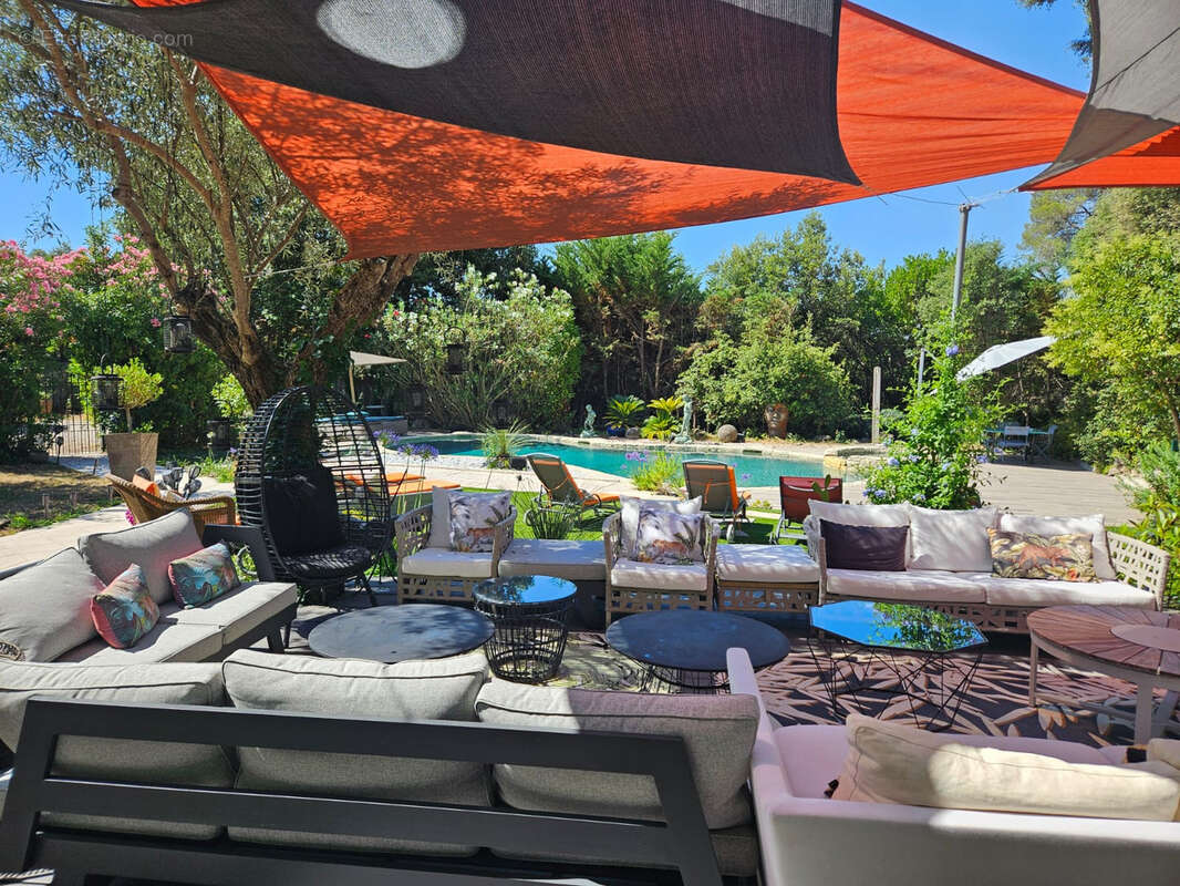 Maison à ROQUEFORT-LES-PINS