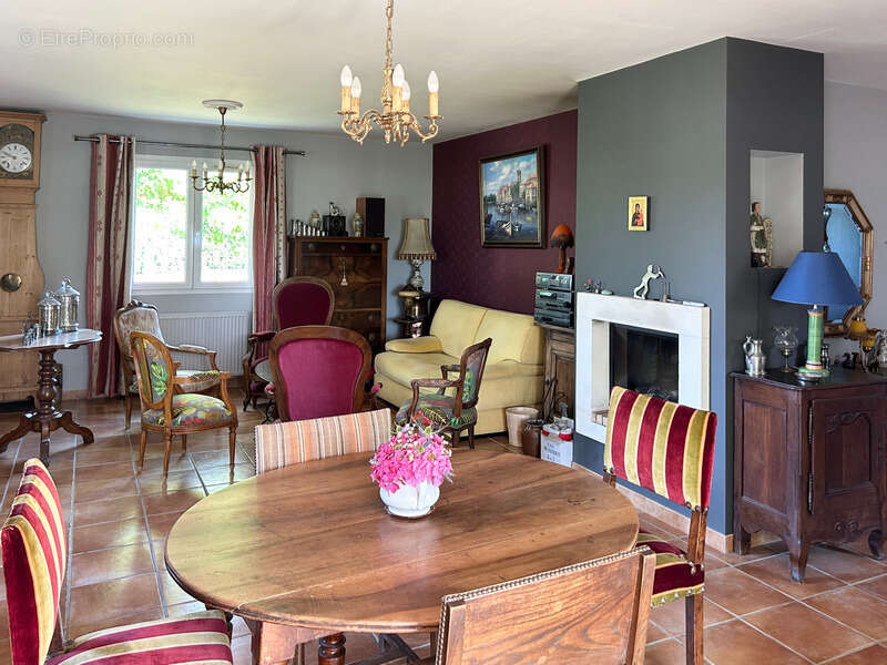 Maison 5 chambres savigneux (01) - photo 4