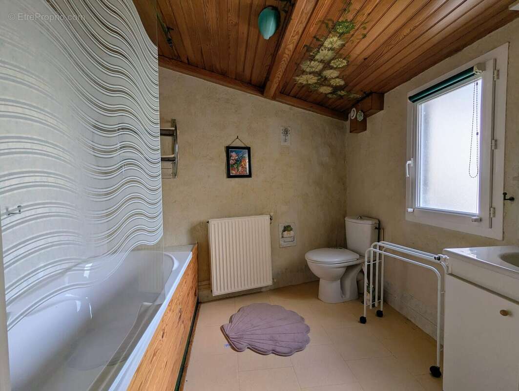 salle de bains WC - Maison à ISIGNY-SUR-MER