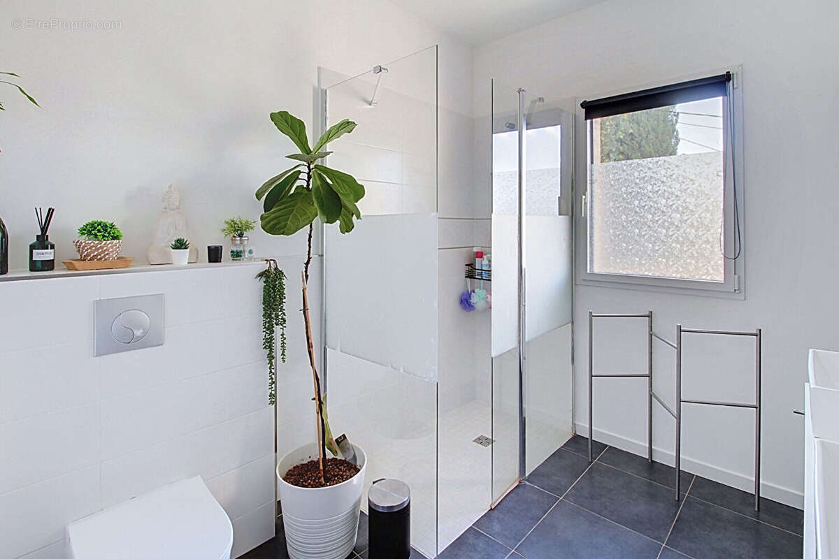 A VENDRE ! Maison contemporaine à Draguignan de 159 m² avec piscine et double garage - photo 14