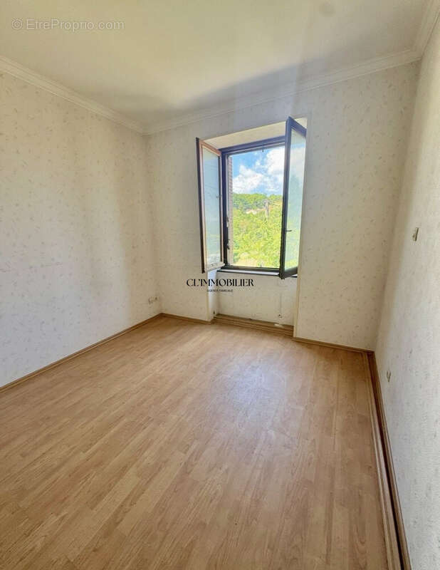 Appartement 160 m² à Firminy  - photo 7