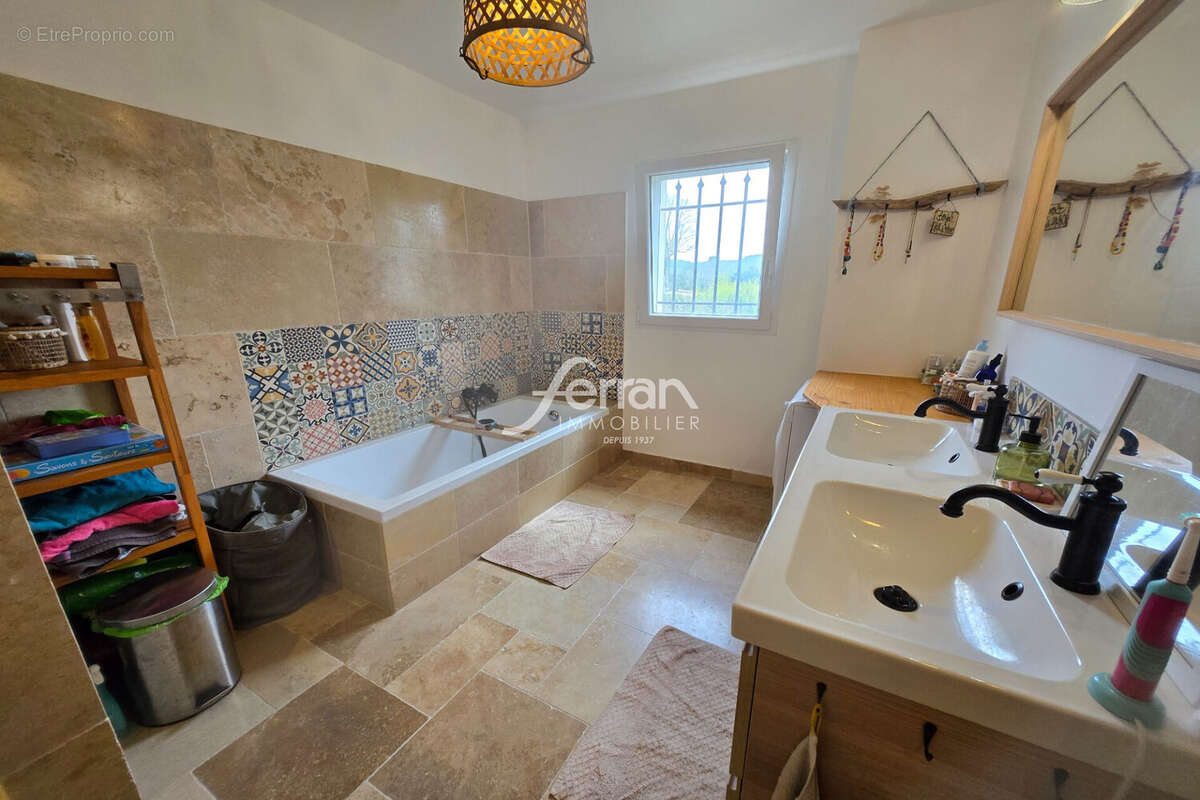 Maison à VILLECROZE