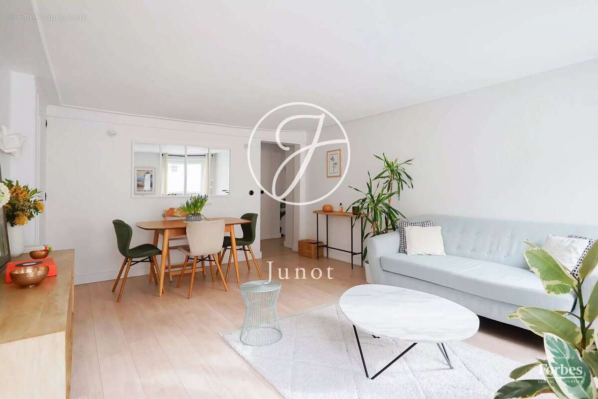 Appartement à PARIS-7E