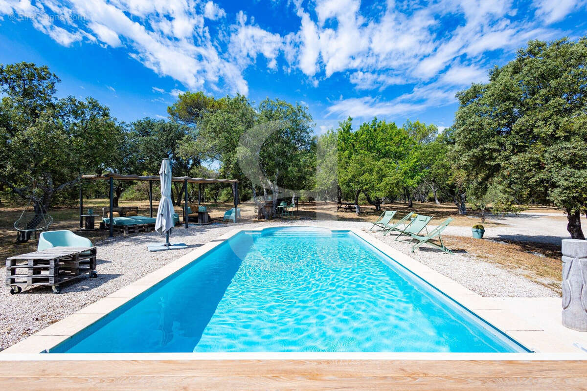 Maison à PERNES-LES-FONTAINES