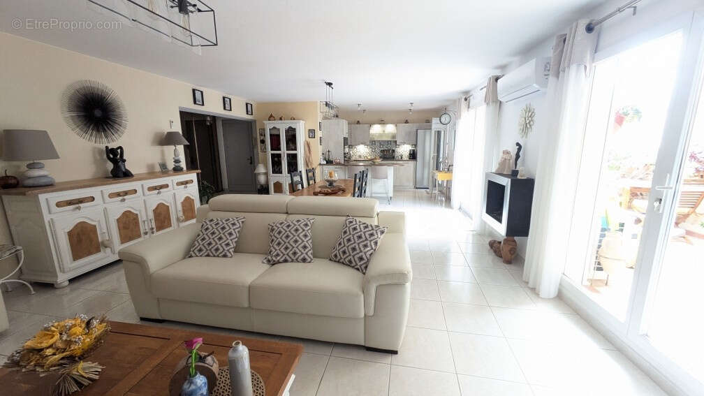 Appartement à SAINT-LAURENT-DE-LA-SALANQUE