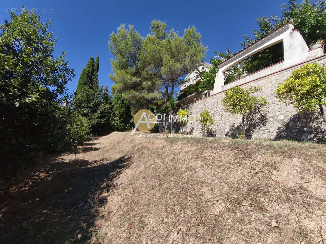 Maison familiale avec deux logements   Vue dégagée   Terrain de 940 m2 - Garage - photo 12