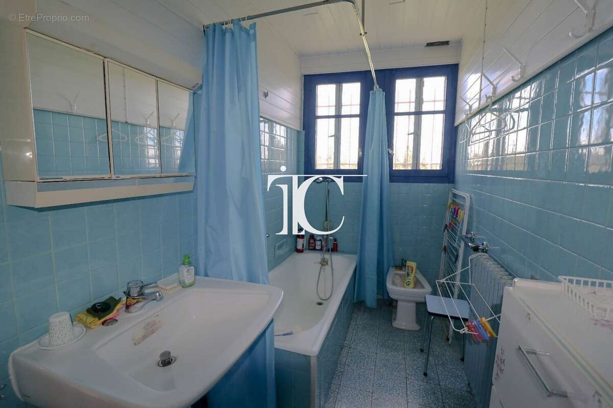 Maison individuelle sur 3434 m² de terrain avec toiture neuve Saint Ambroix - photo 9