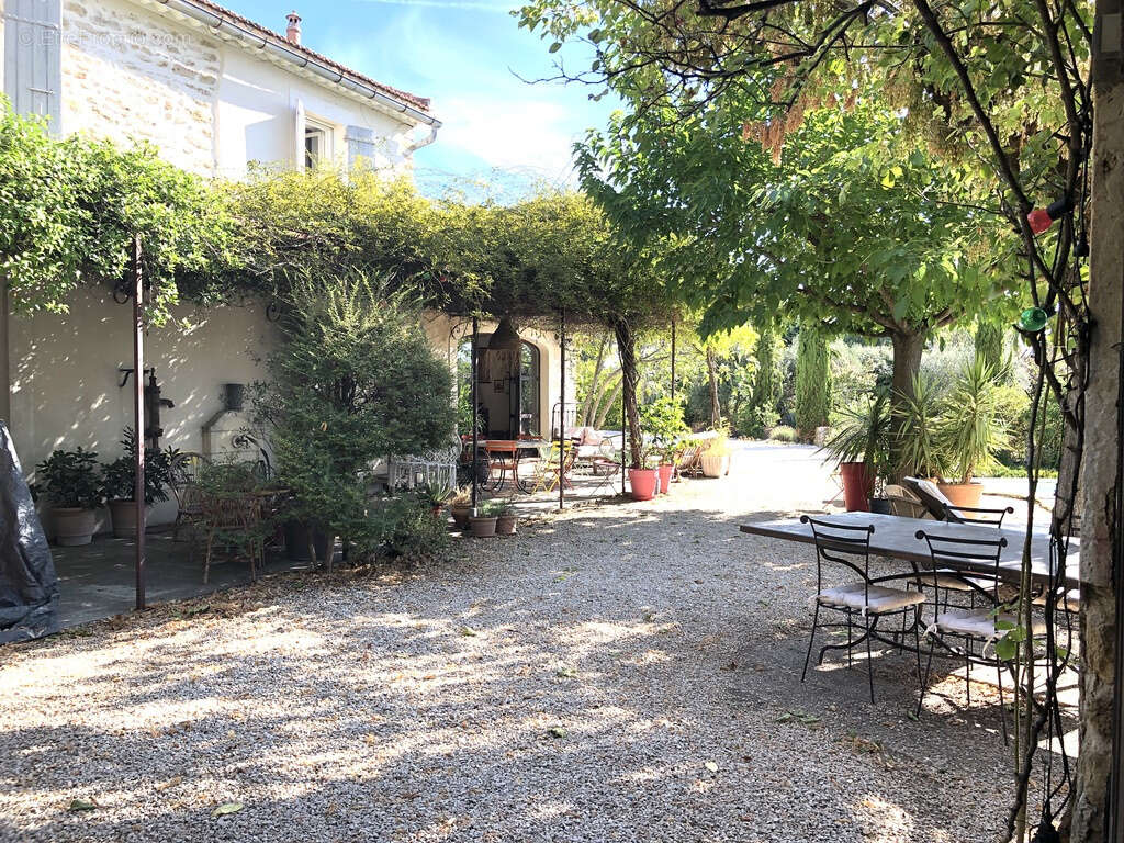Maison à CAMARET-SUR-AIGUES