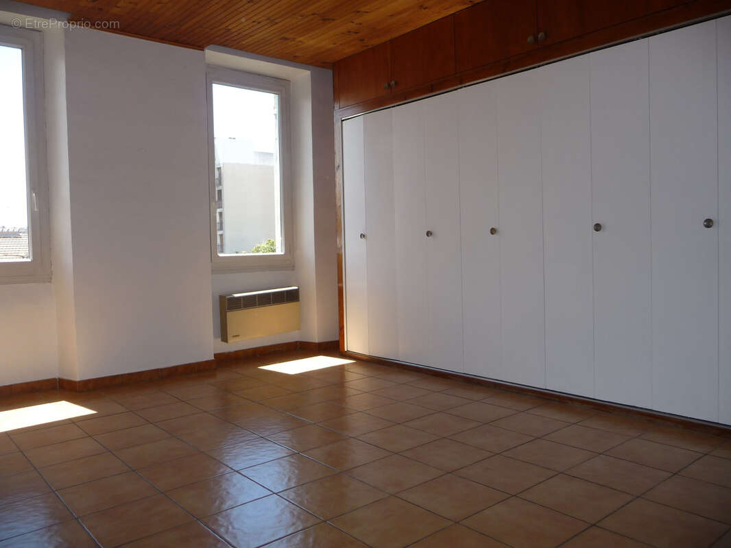 Appartement à MARSEILLE-3E