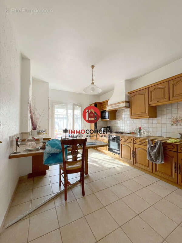 Maison à LAUDUN-L&#039;ARDOISE