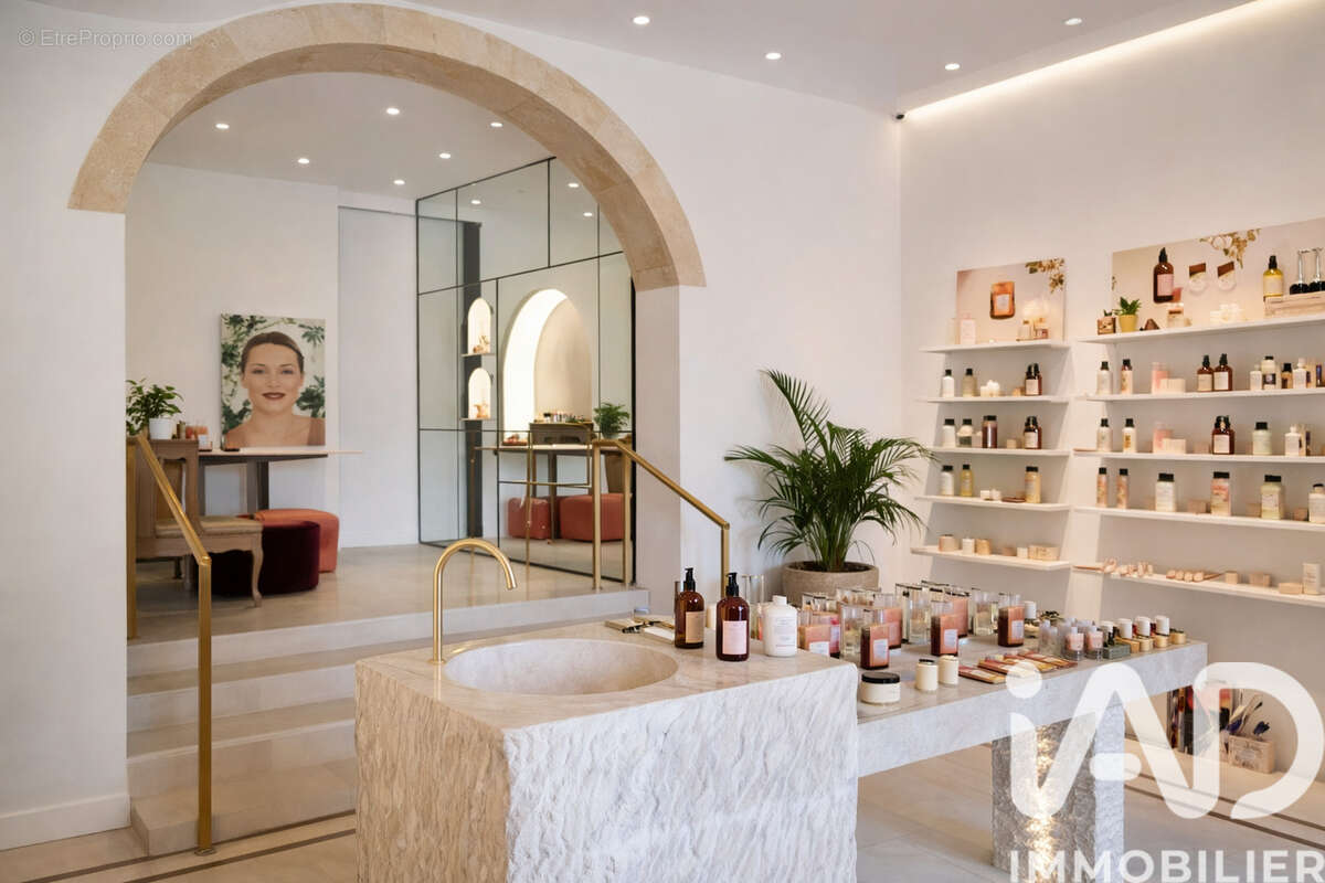 Photo 2 - Commerce à NIMES