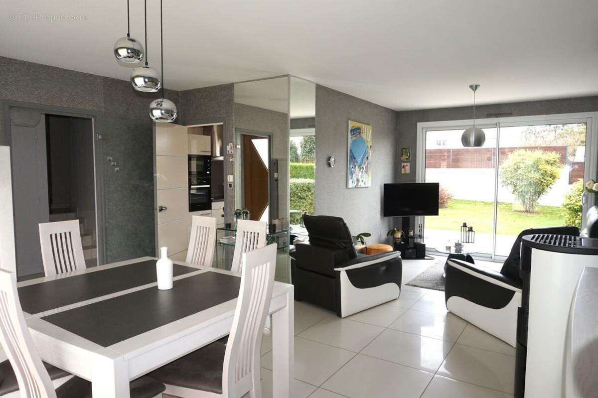 Maison à SAINT-LAURENT-SUR-SEVRE