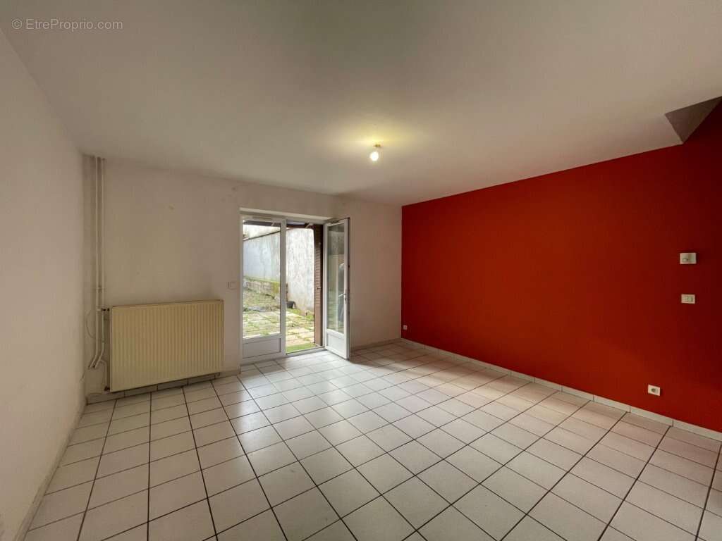 Maison à SAINT-ETIENNE-DES-OULLIERES