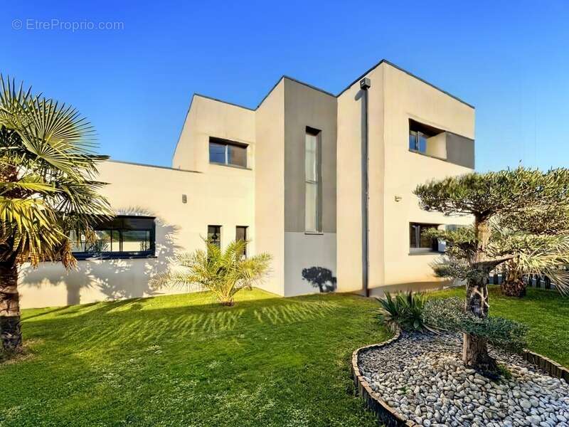 Maison à LES PONTS-DE-CE