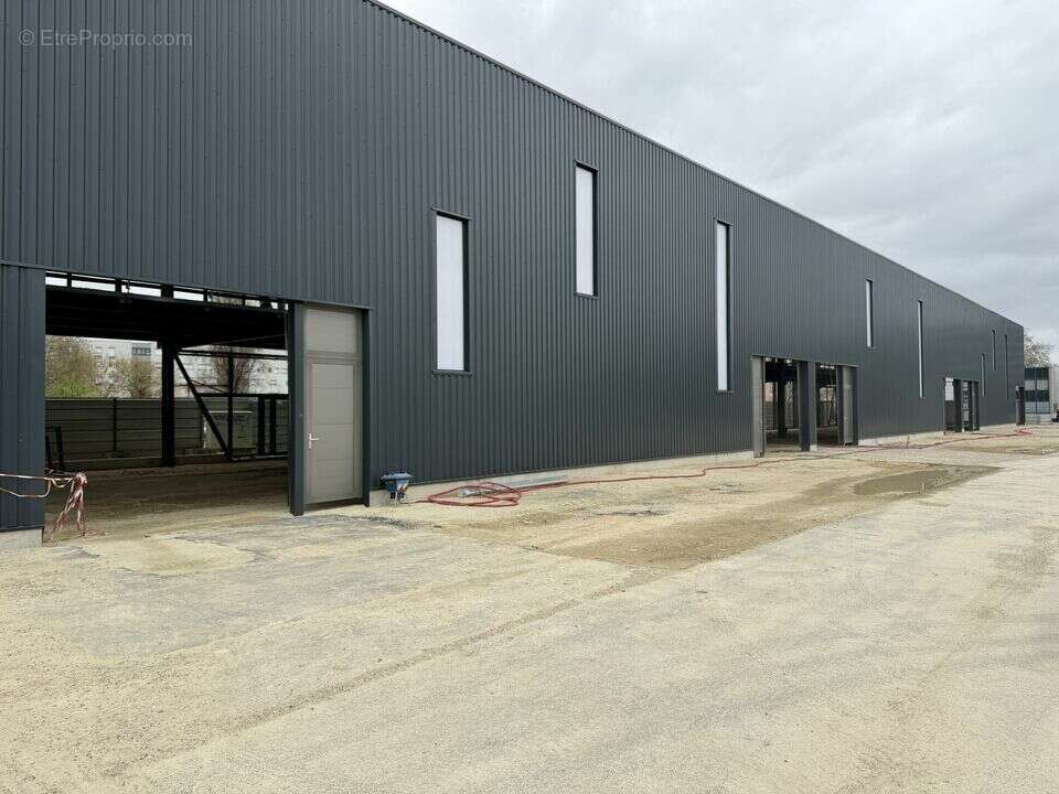 Autre à STAINS