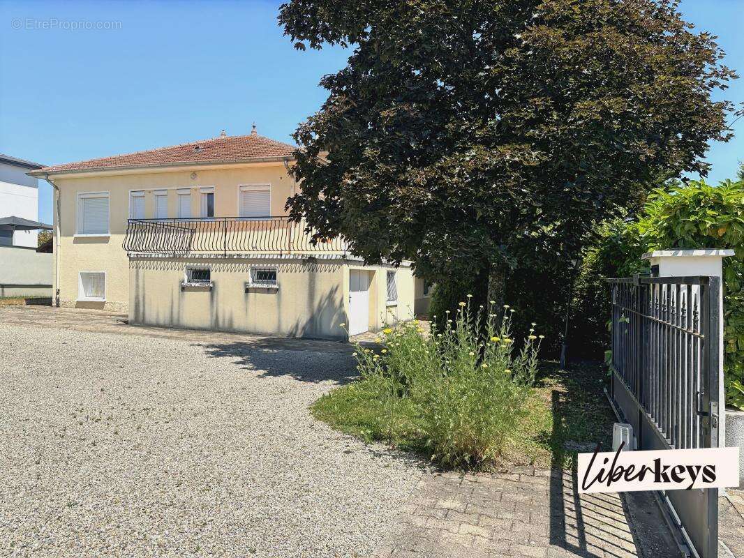 Maison familiale de 8 pièces – 186 m² – Terrain de 1 274 m² – Charly - photo 6