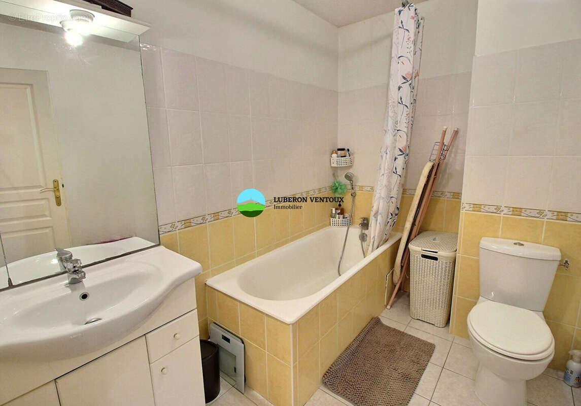 Appartement à PERNES-LES-FONTAINES