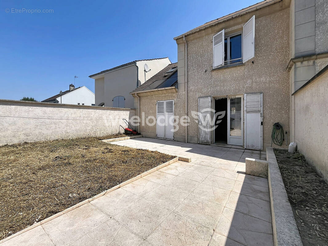 Appartement à MAURECOURT
