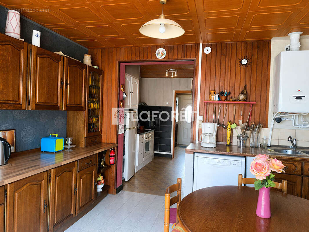 Proche centre, maison 3 chambres, cour sud ouest. - photo 2