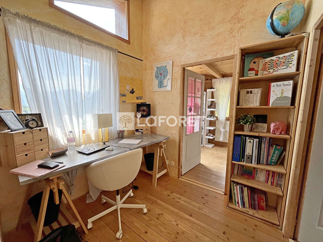 73600 Hautecour Maison T5 de115m², garage, cave, terrasse et jardinet - photo 12