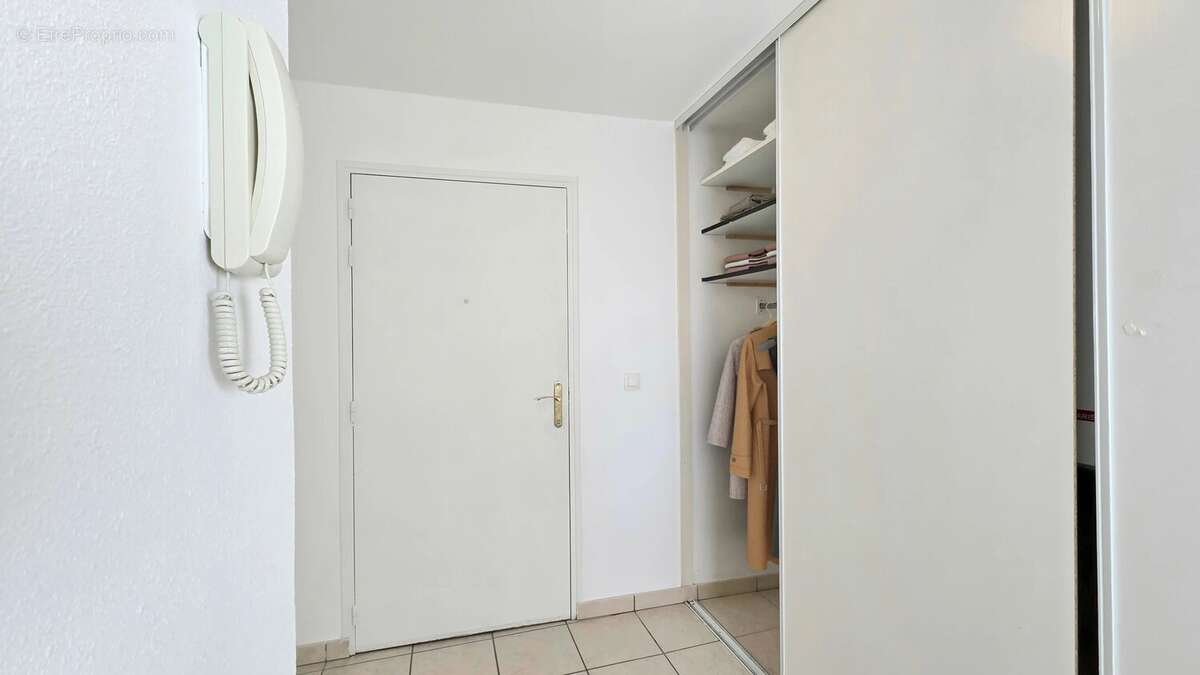 Beaumont Le Châble : Lumineux T3 avec garage et cave - photo 9