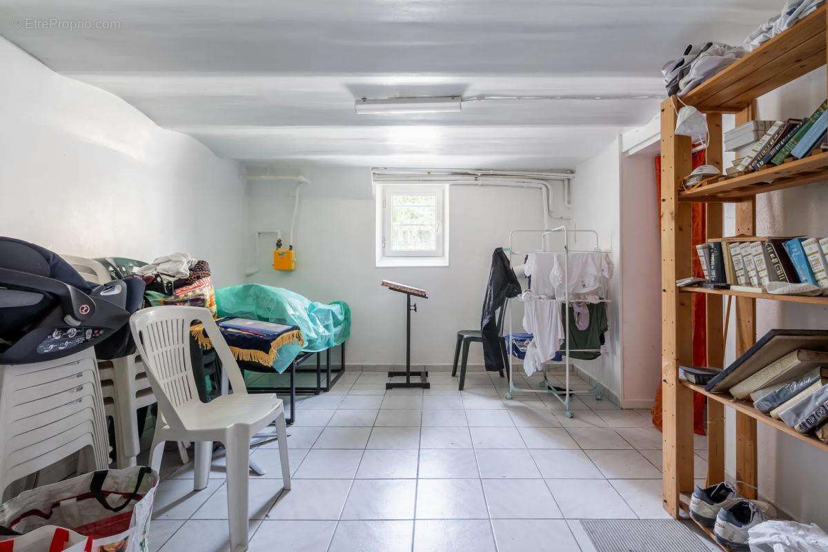 Maison de 6 pièces de 140 m² à Gagny - photo 15