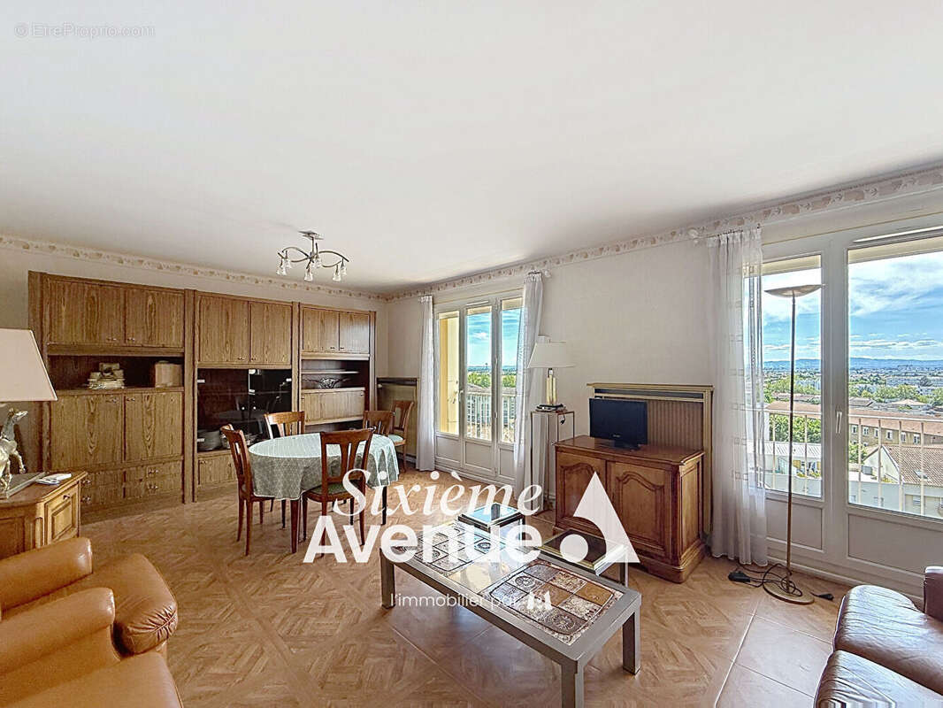 Appartement à DECINES-CHARPIEU