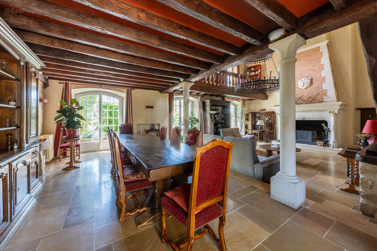 Ensemble immobilier de charme avec maison de 310 m2 et dépendances - photo 7