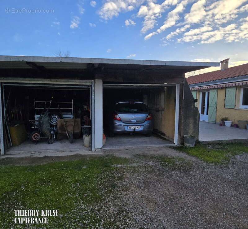 Maison à SAINT-ETIENNE-DE-TULMONT