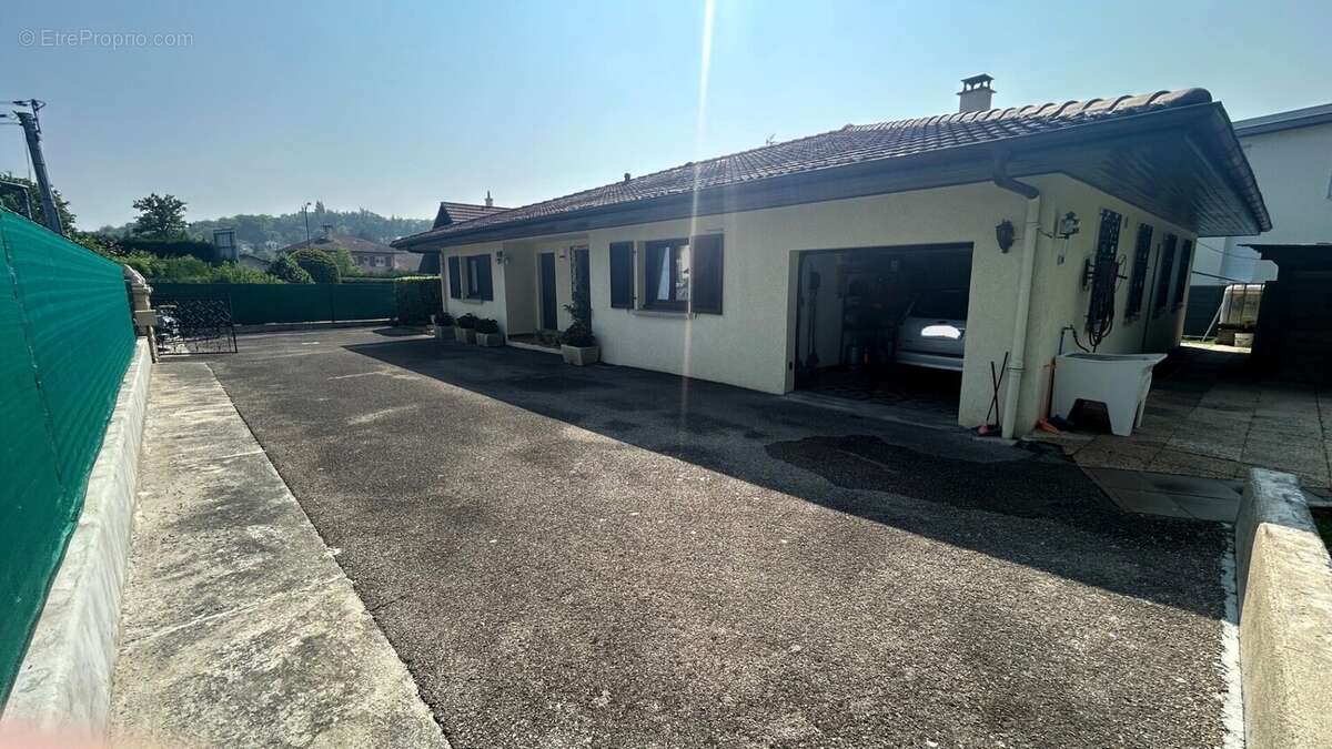 MAISON A VENDRE A VETRAZ MONTHOUX COUR PARKING - Maison à VETRAZ-MONTHOUX