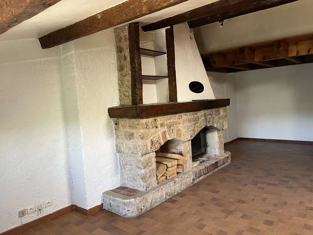 Appartement à COTIGNAC