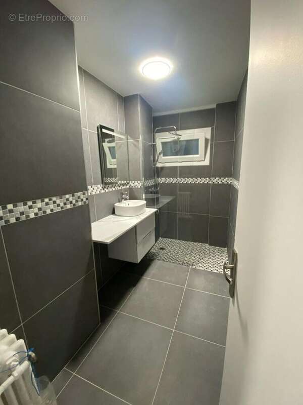 Photo 2 - Appartement à VAULX-EN-VELIN
