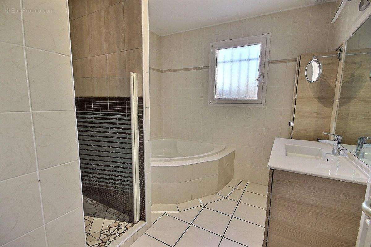 Maison à SERRES-CASTET