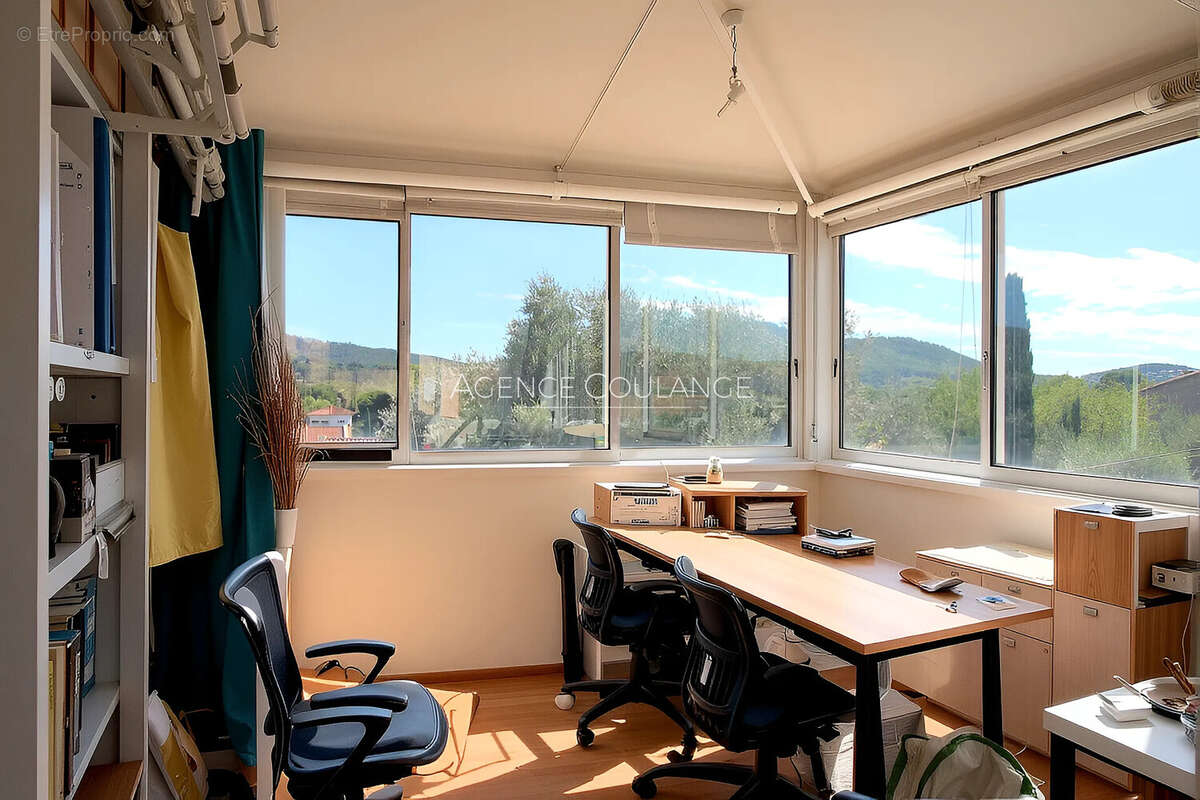 Maison à SAINT-CYR-SUR-MER