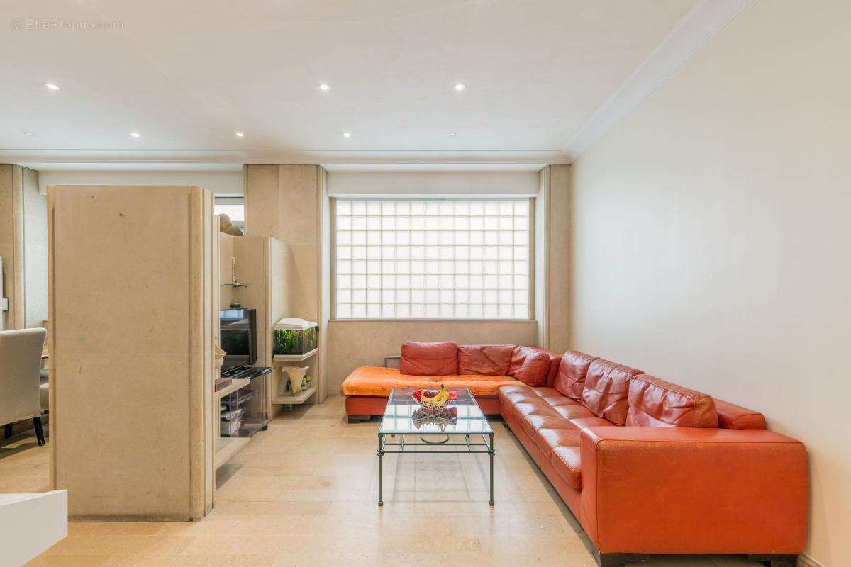 Commerce à PARIS-11E